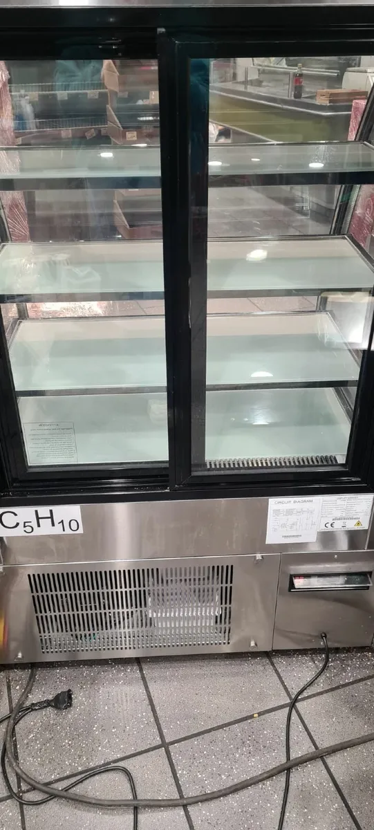 Deli Display Fridge UNIFROST CDV90S - Image 3