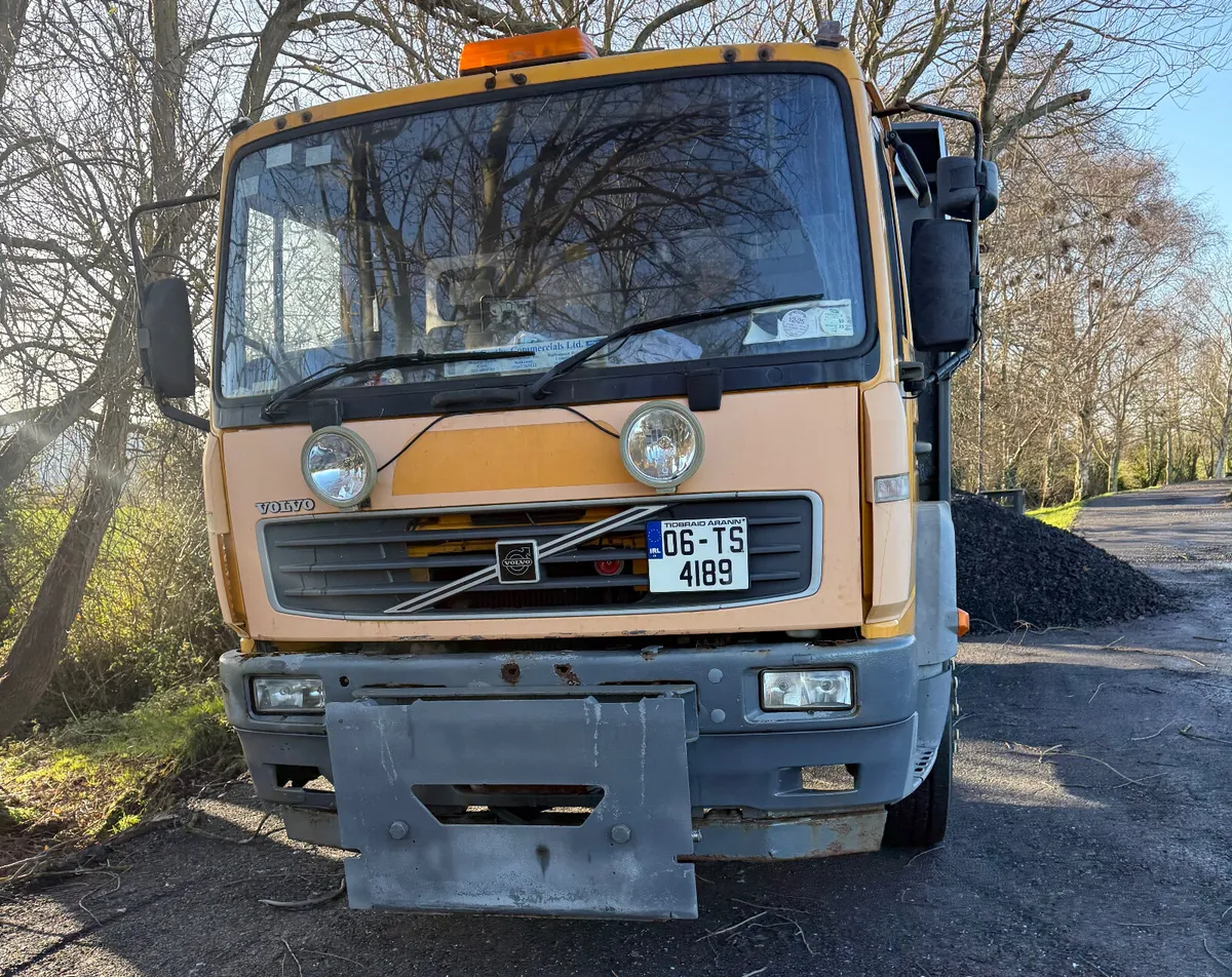 Volvo Fl220 2006 Tipper - Image 2
