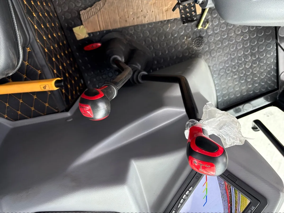 RJK 104 tractor - Image 2