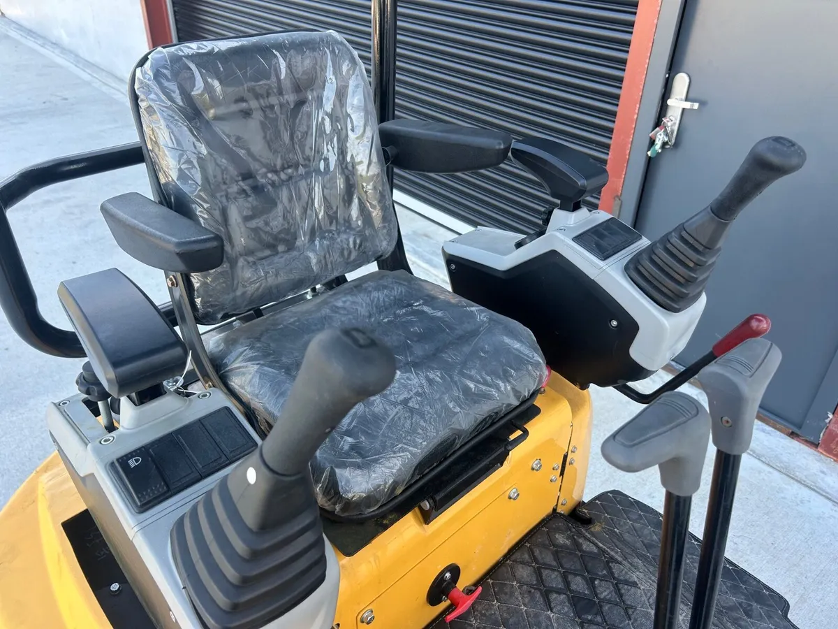 RJK 1.5 mini digger - Image 3