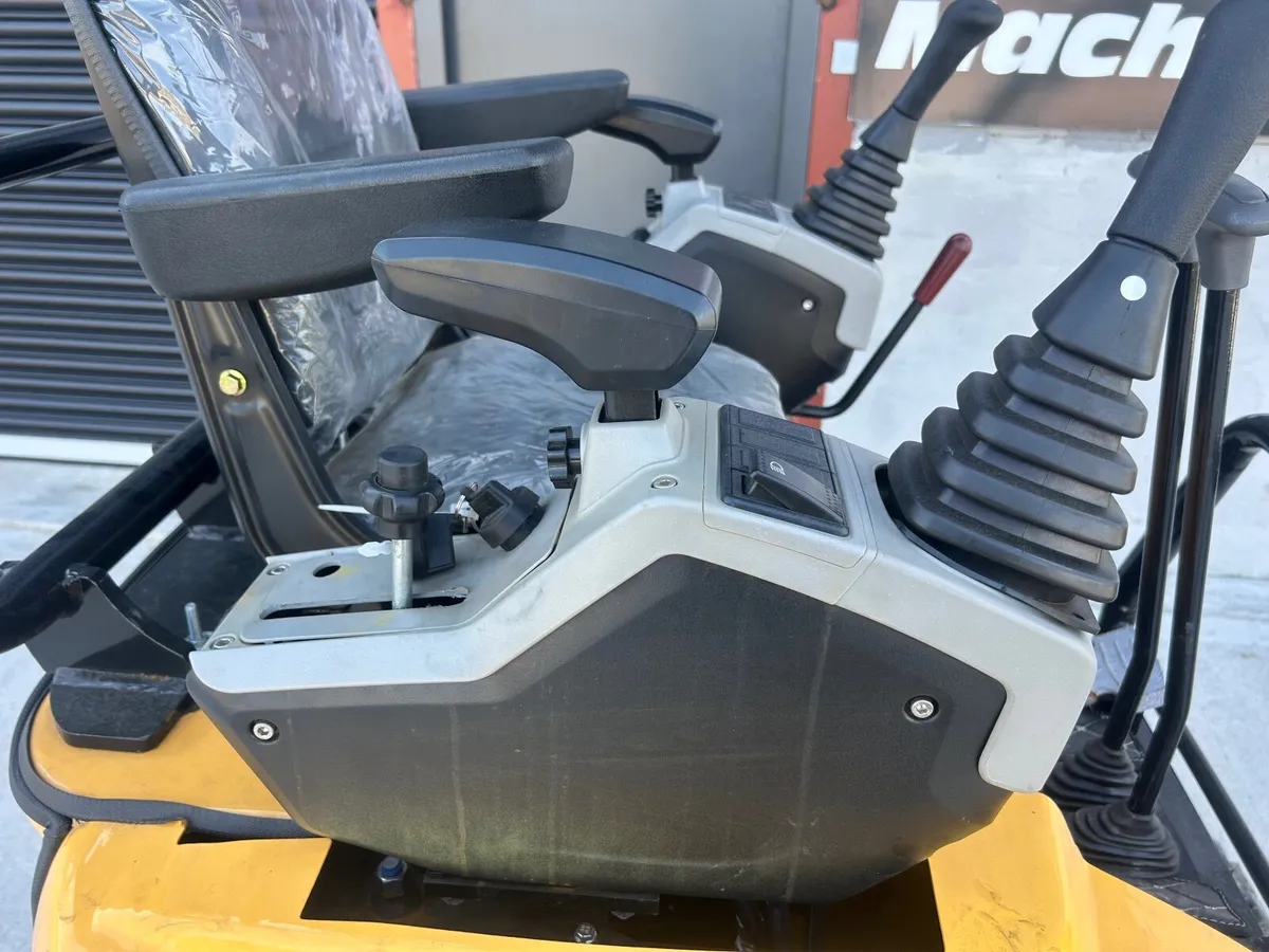 RJK 1.5 mini digger - Image 2