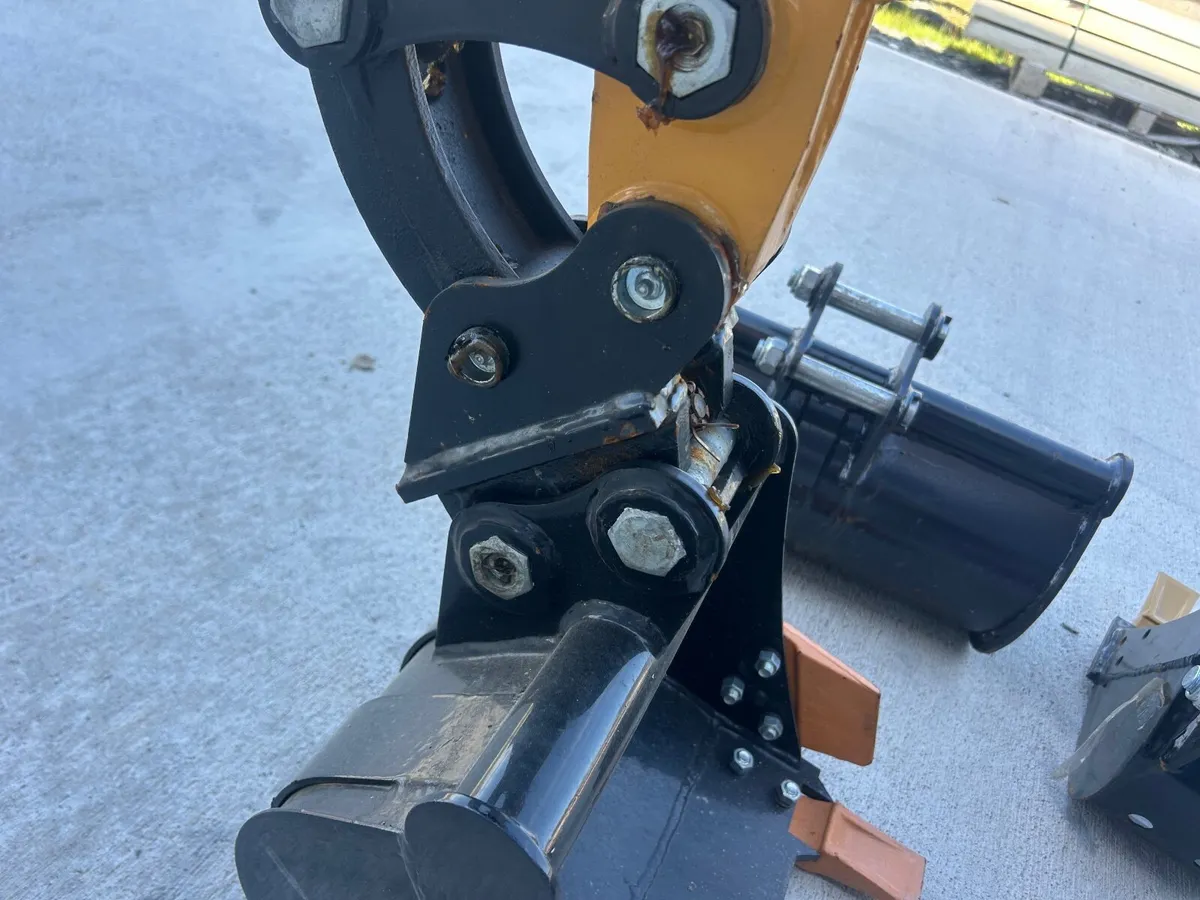 RJK 1.5 mini digger - Image 3