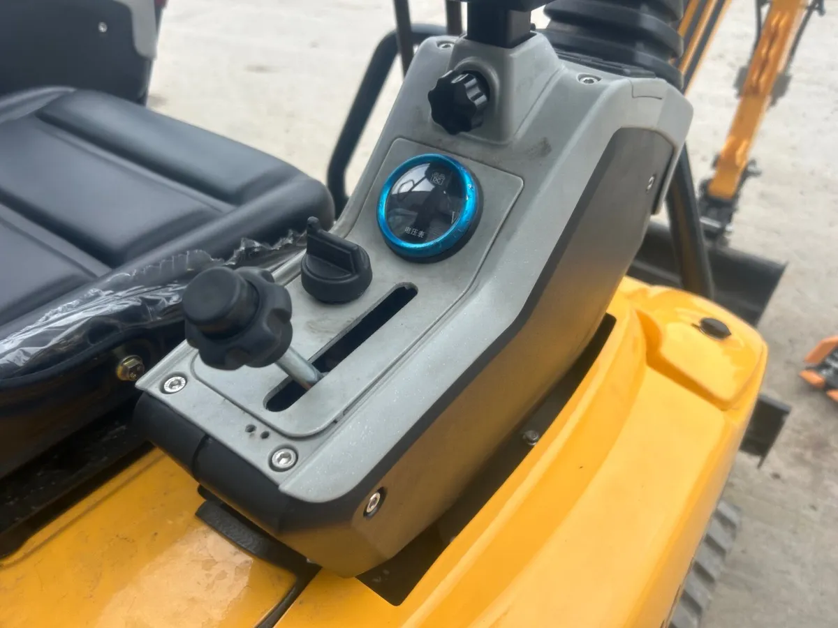 RJK 1.5 mini digger - Image 2