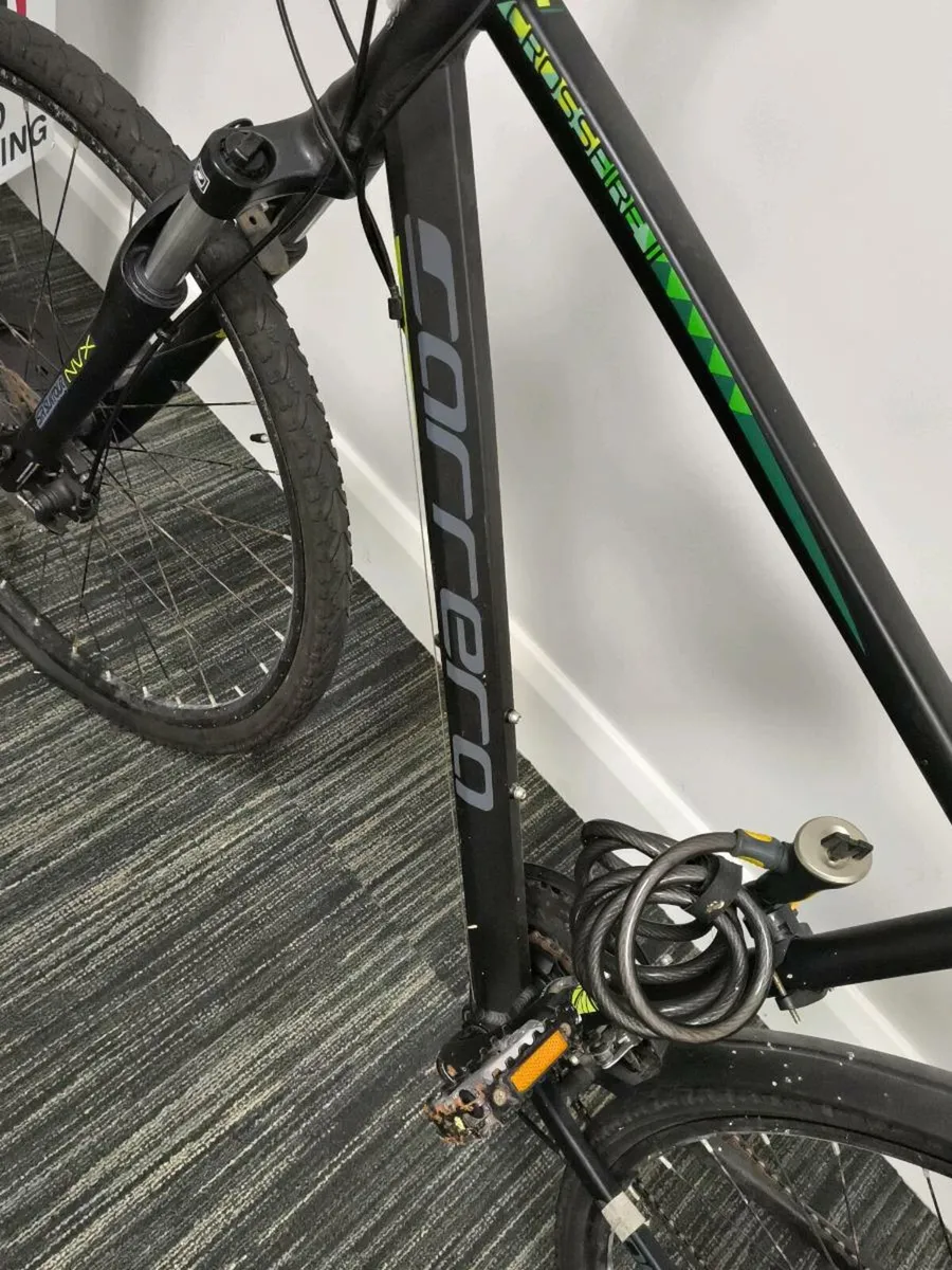 Office chairs and desk - Image 1