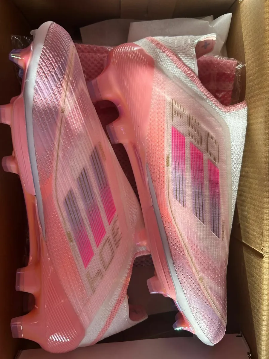 Girls Football boots adidas F50 - Image 1