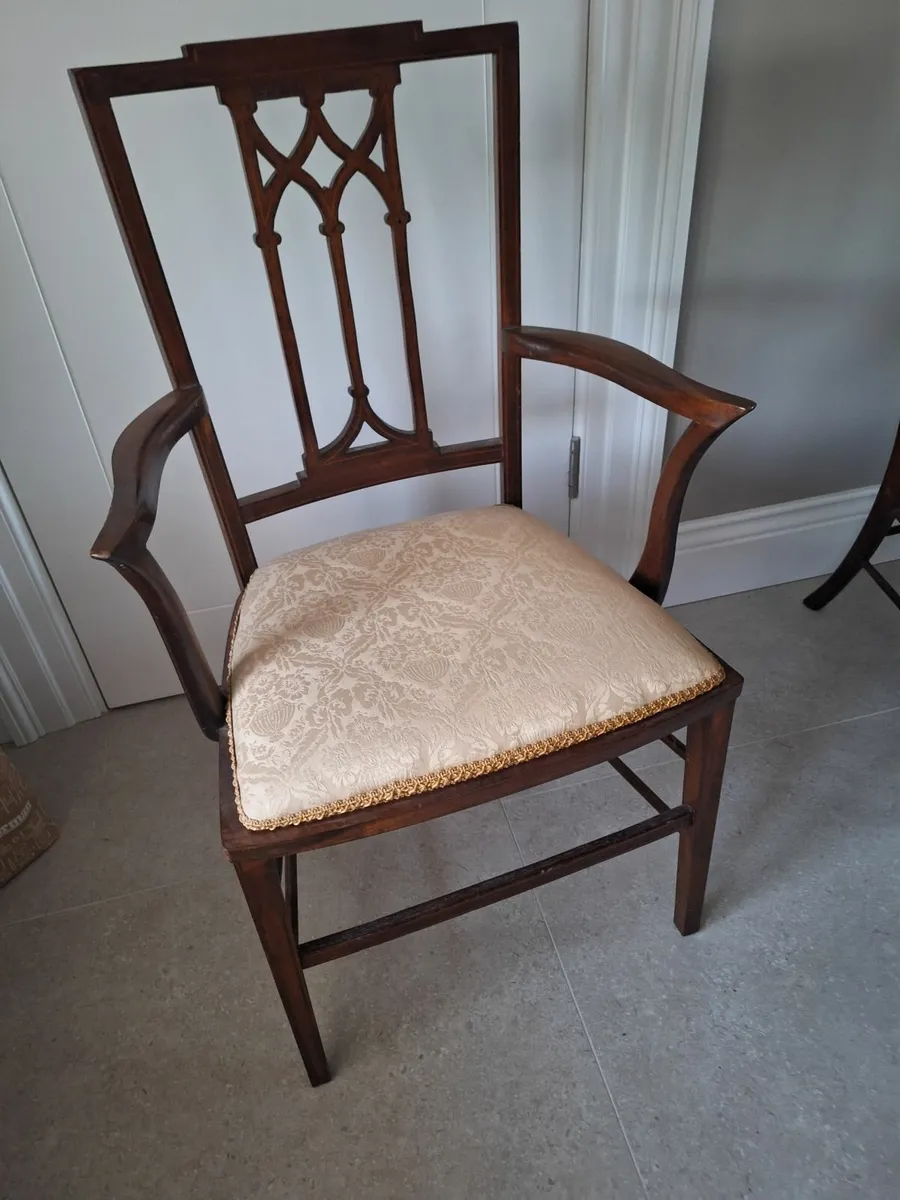 8 dining chairs - Image 1