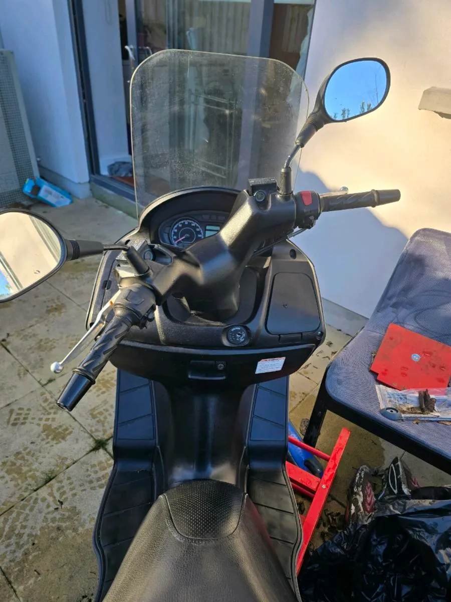 Suzuki Burgman 200 - Image 2