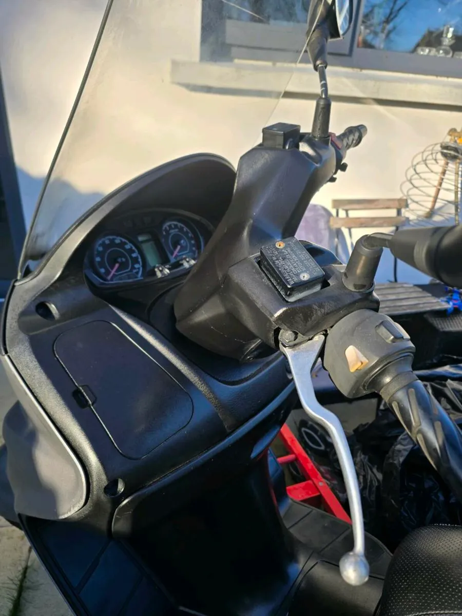 Suzuki Burgman 200 - Image 4