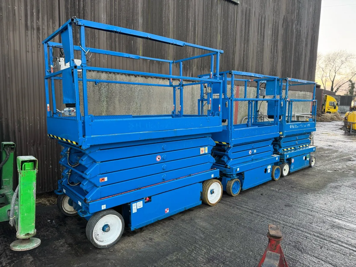 Skyjack scissor lifts 8-12m - Image 1
