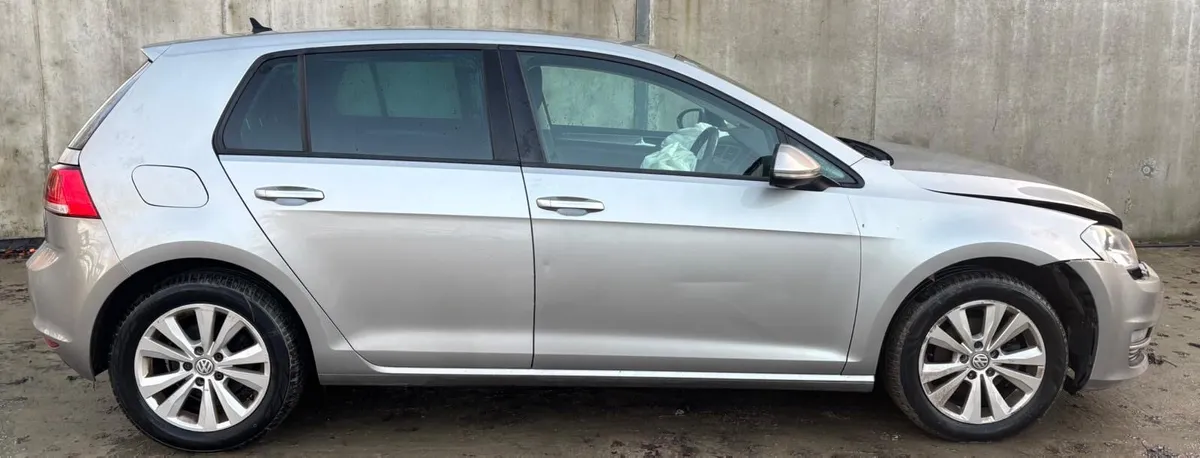 2017 VW Golf for parts - Image 2