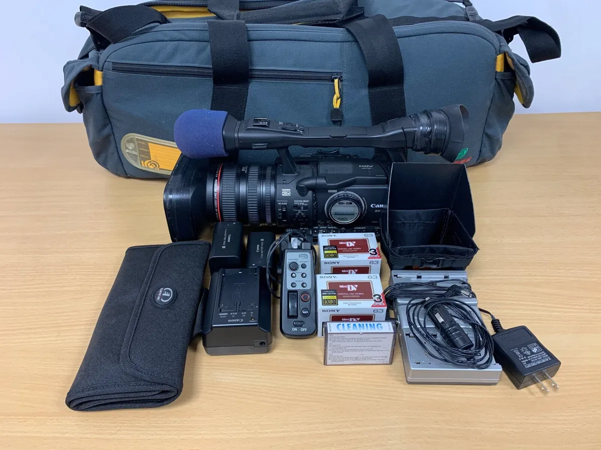 Canon XHA1 HDV Video Camera Kit - Image 4