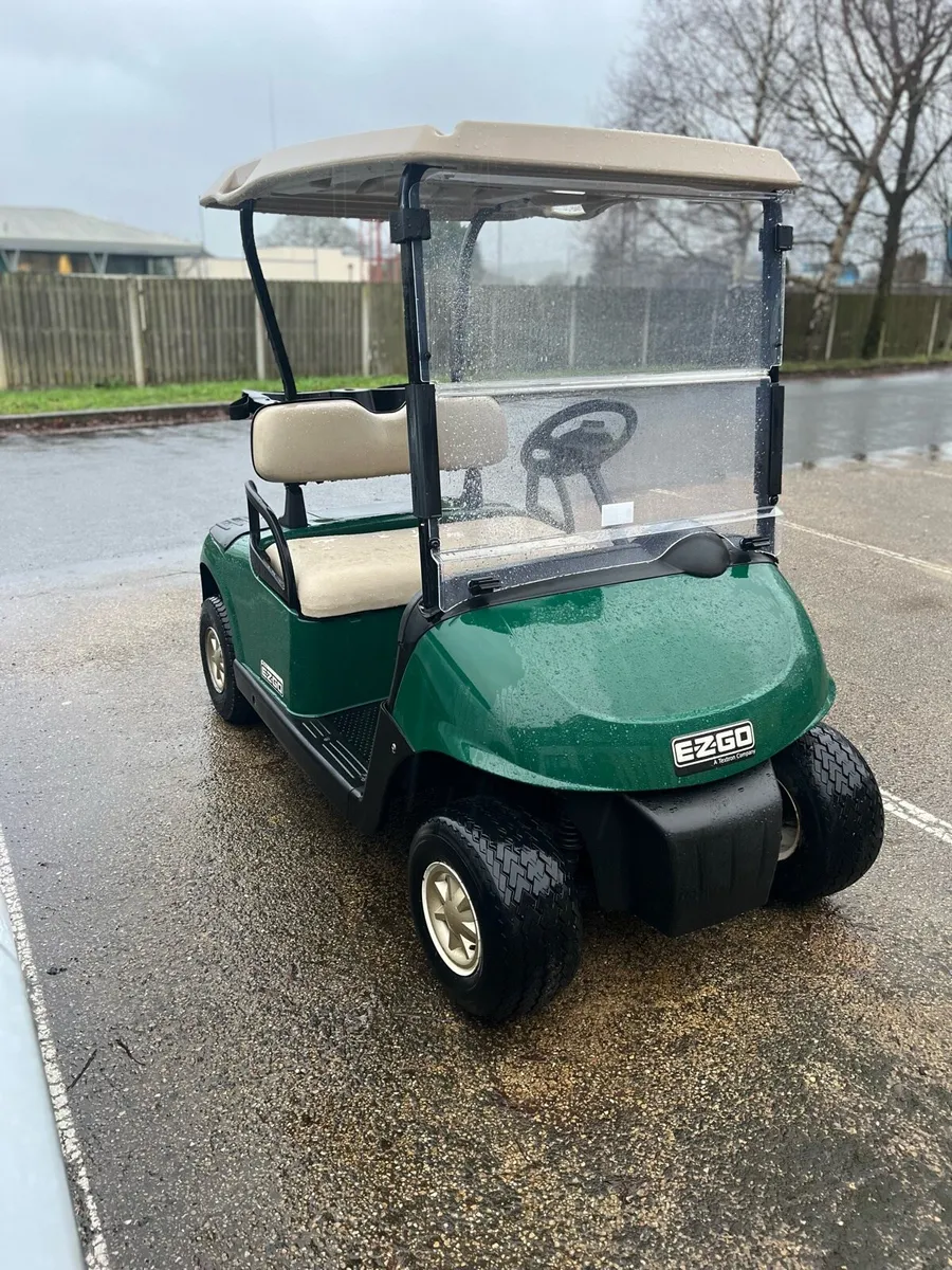 Golf buggy - Image 1