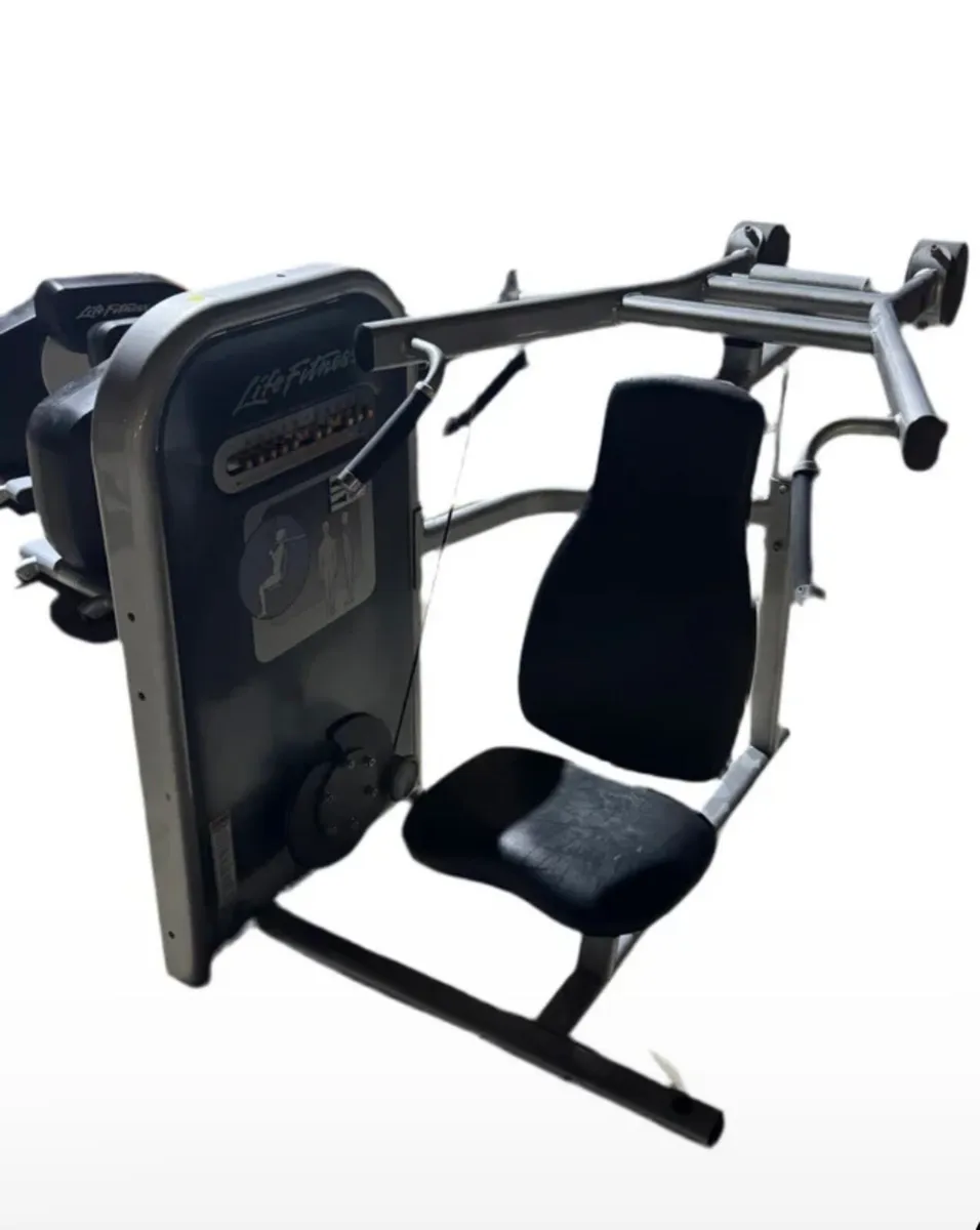 Life fitness shoulder press