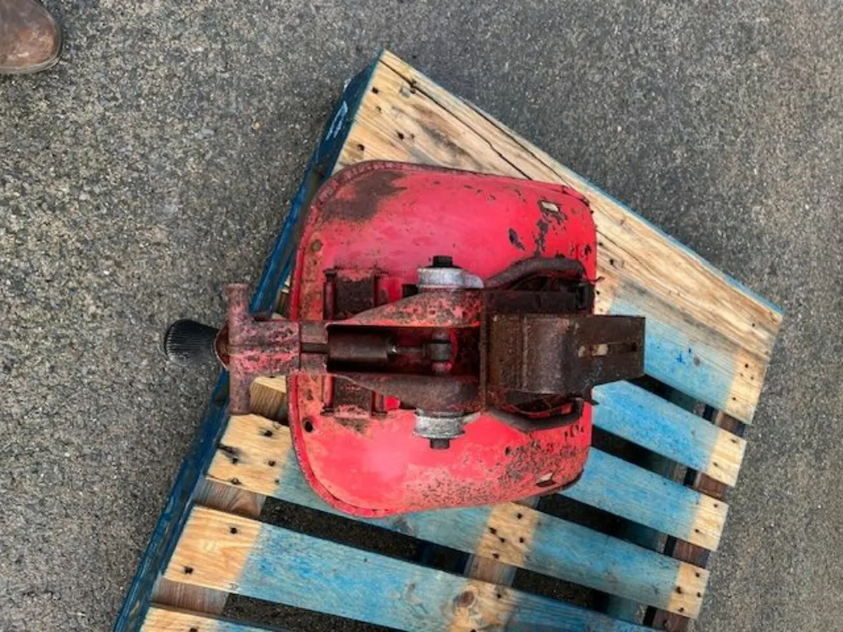 Original Massey Ferguson Seat for 165, 188, 178 - Image 4