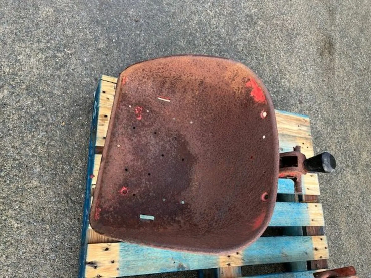 Original Massey Ferguson Seat for 165, 188, 178 - Image 1