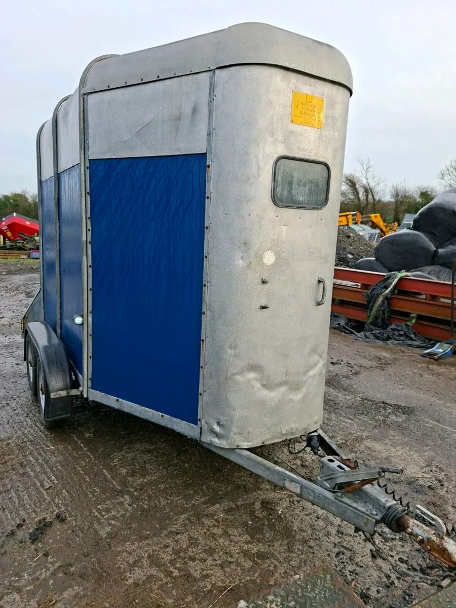 Ifor Williams 505 horsebox - Image 1