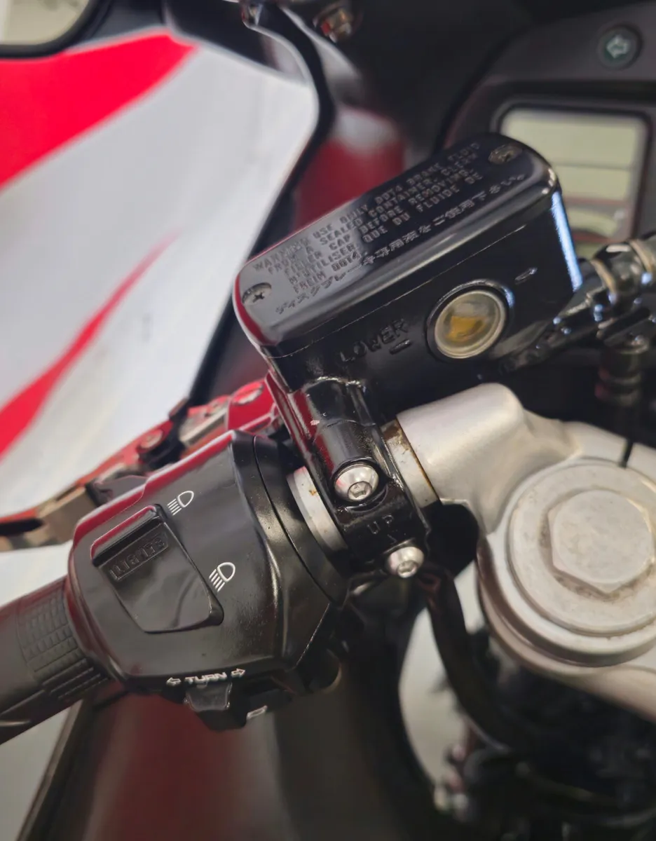 2001 Honda CBR 1100 XX Blackbird - Image 4