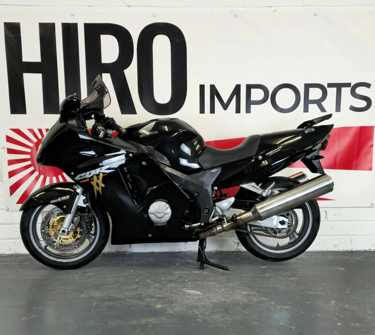 2001 Honda CBR 1100 XX Blackbird - Image 1