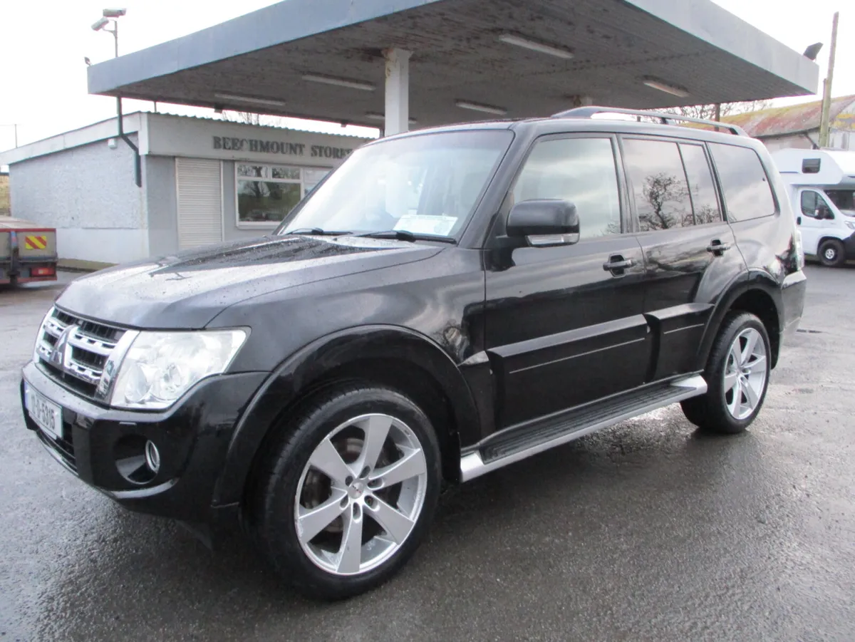 Mitsubishi Pajero 3.2 DID UTILITY AUTO - Image 3