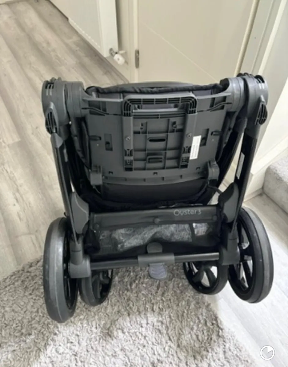 Oyster 3 capsule pram - Image 3