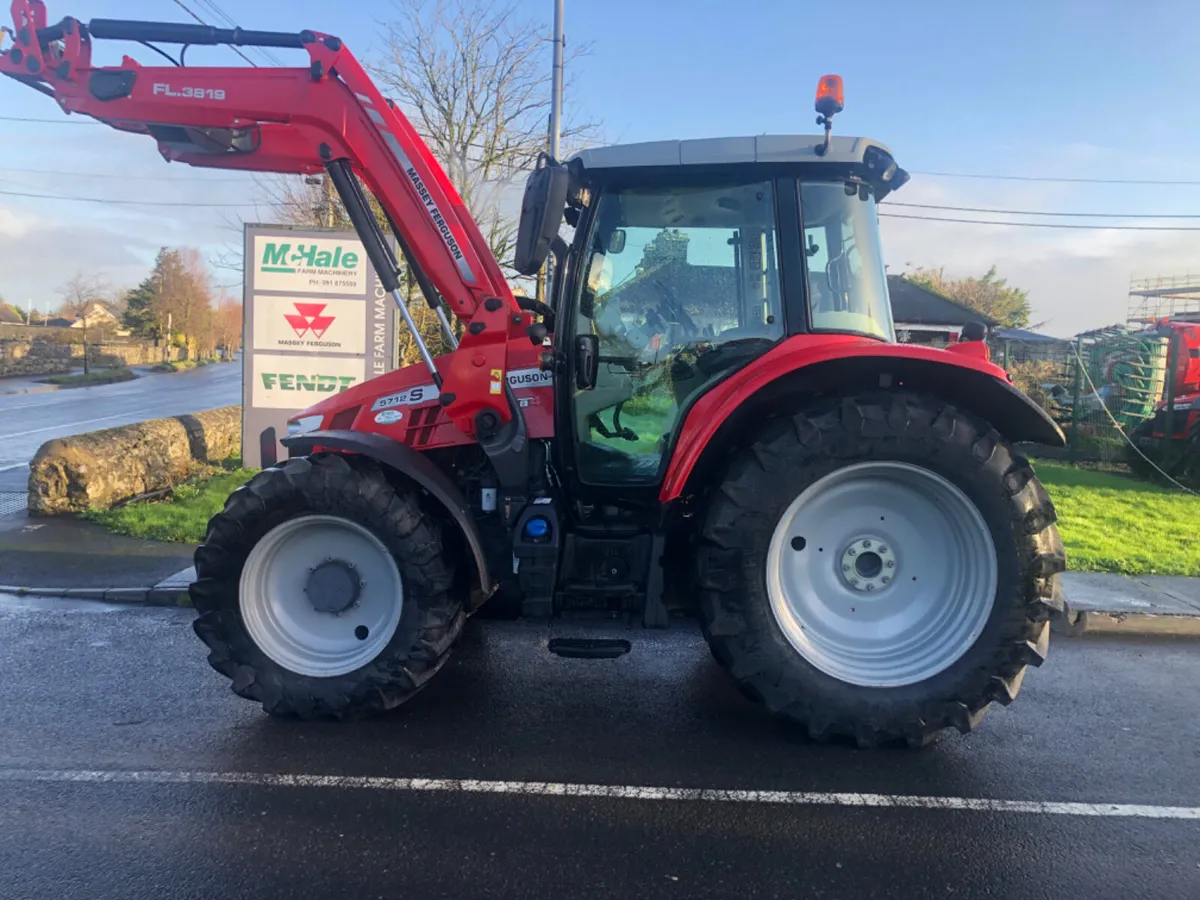 Massey Ferguson 5712 S - Image 1