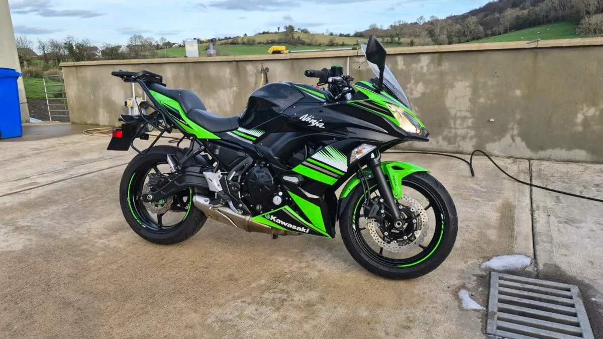 17 Kawasaki Ninja 650 KRT - Image 1