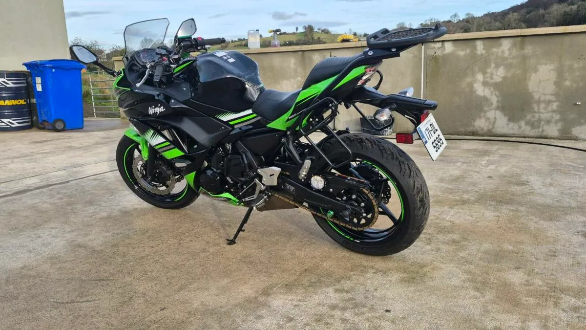 17 Kawasaki Ninja 650 KRT - Image 4
