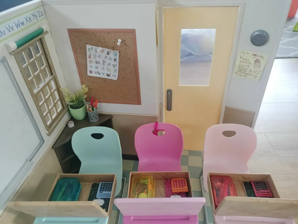 Awesome Academy Schoolhouse - Image 2