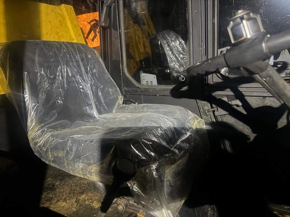 Kramer loader SALE AGREED - Image 4