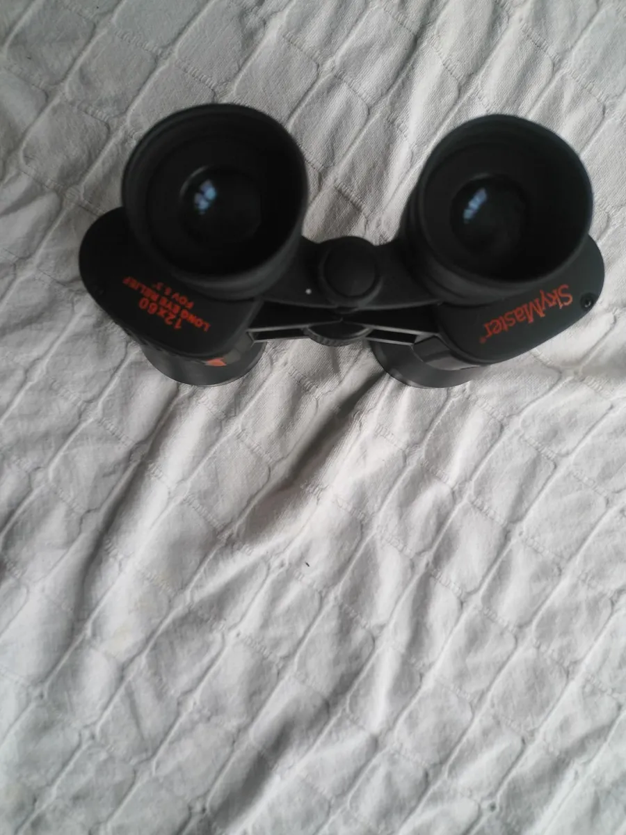 Celestron Skymaster 12x60 Binoculars - Image 3