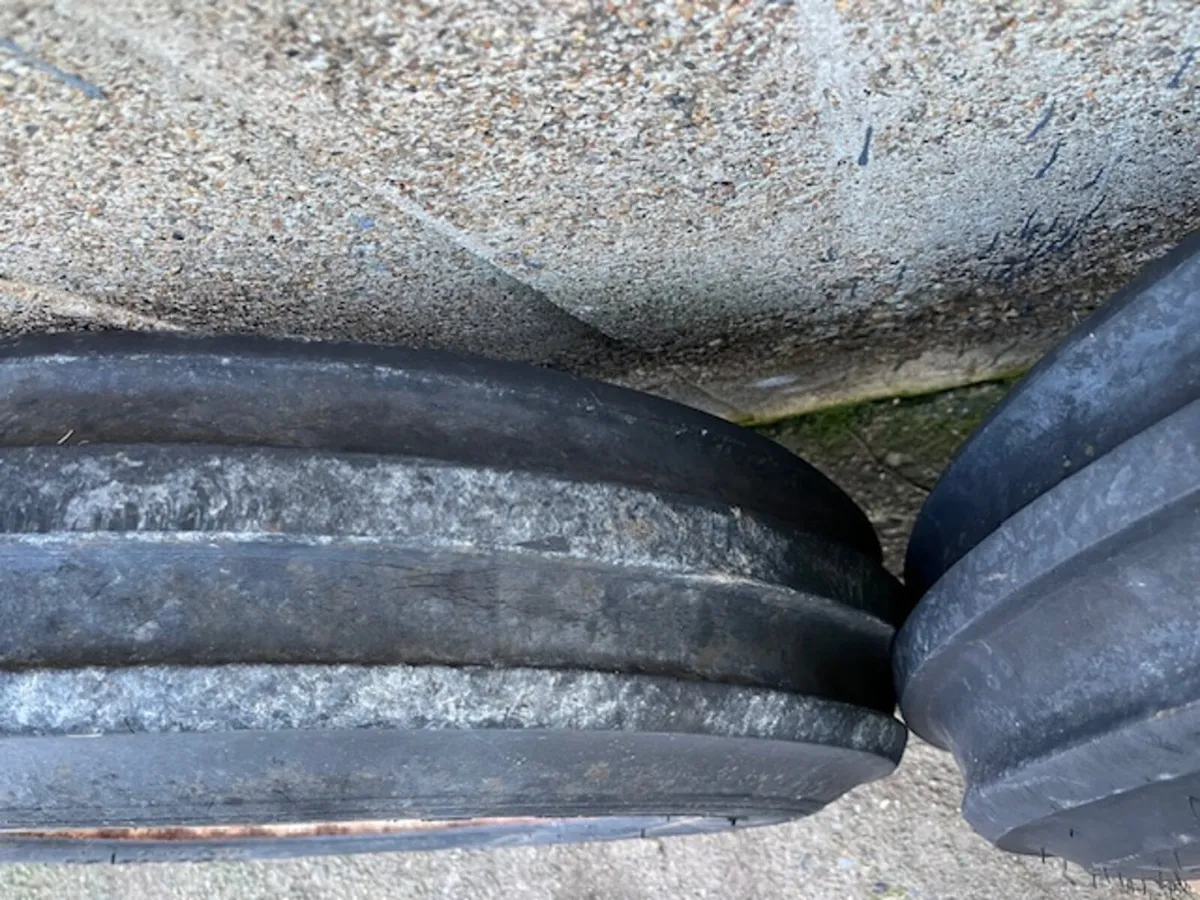 750 x 18 Wheels suit Ford or MF Tractor - Image 4