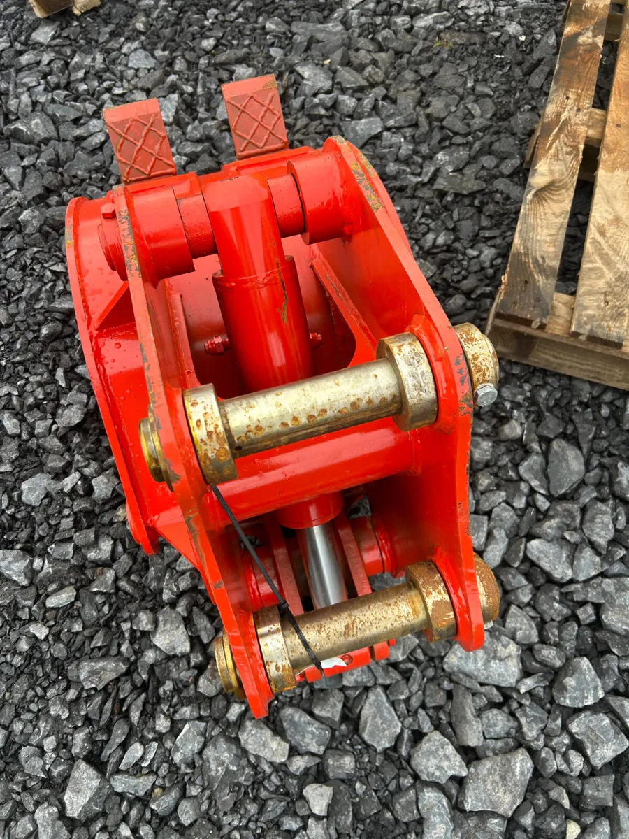 Unused Kbkc 50mm pin hydraulic grab - Image 3
