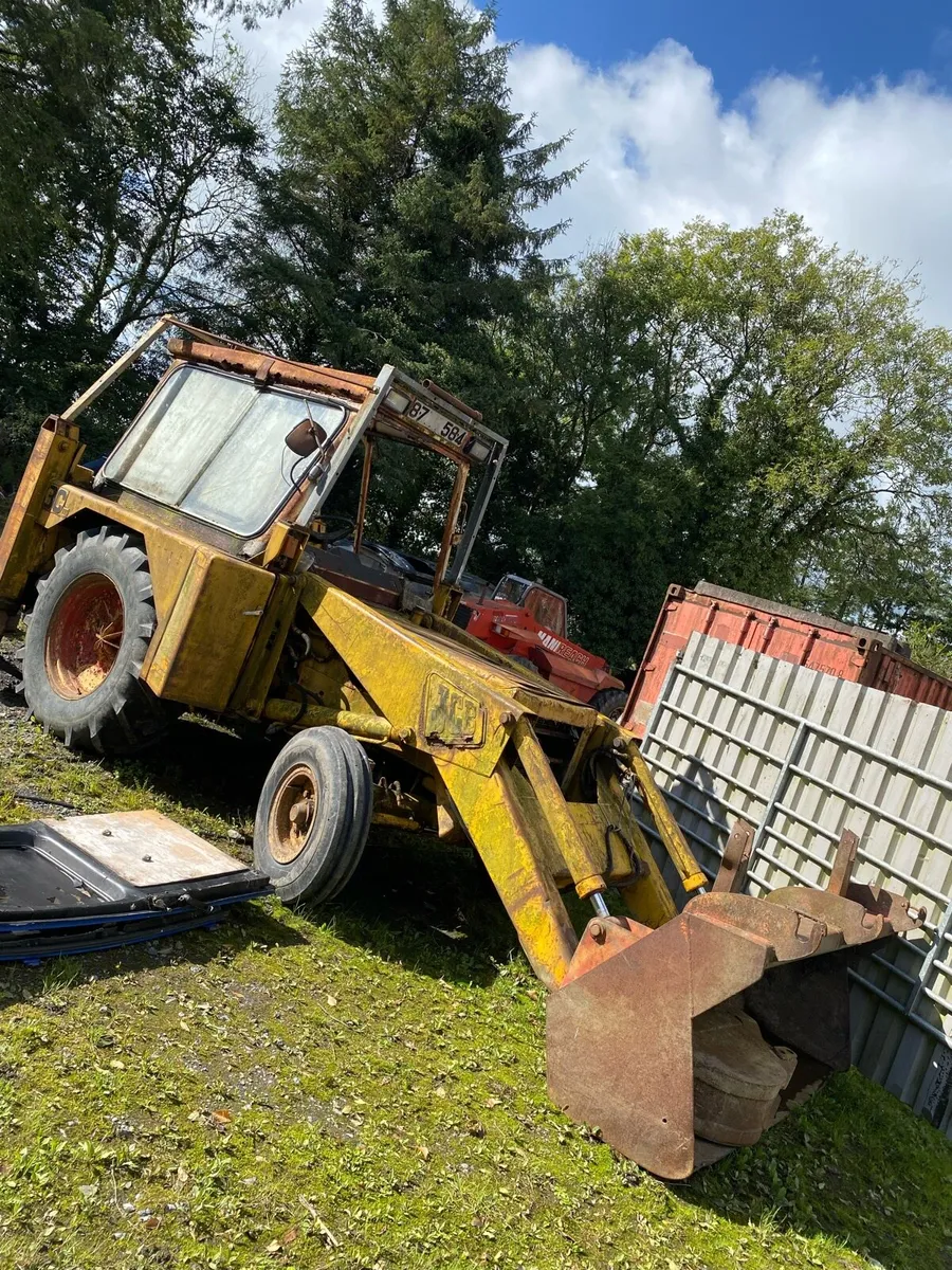 good tyres 3 bucket and drive yard sweeper - Image 1