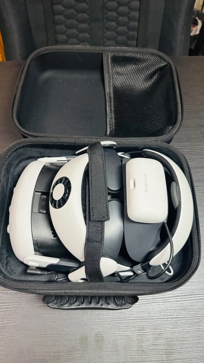Meta Oculus Quest 3 - Image 1