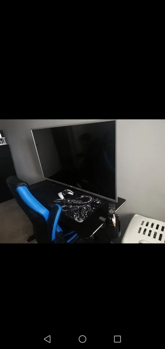 Gaming desk and chair - Image 2
