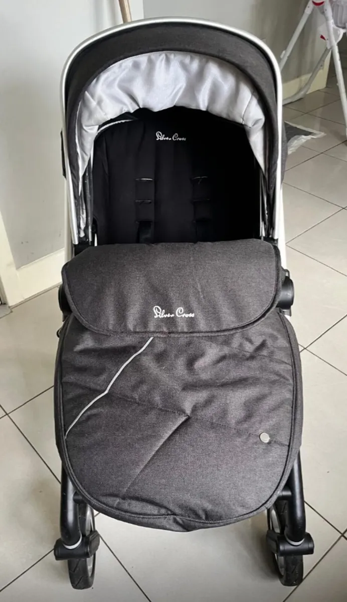Silver Cross 3in1 car seat, pram & buggy - Image 1