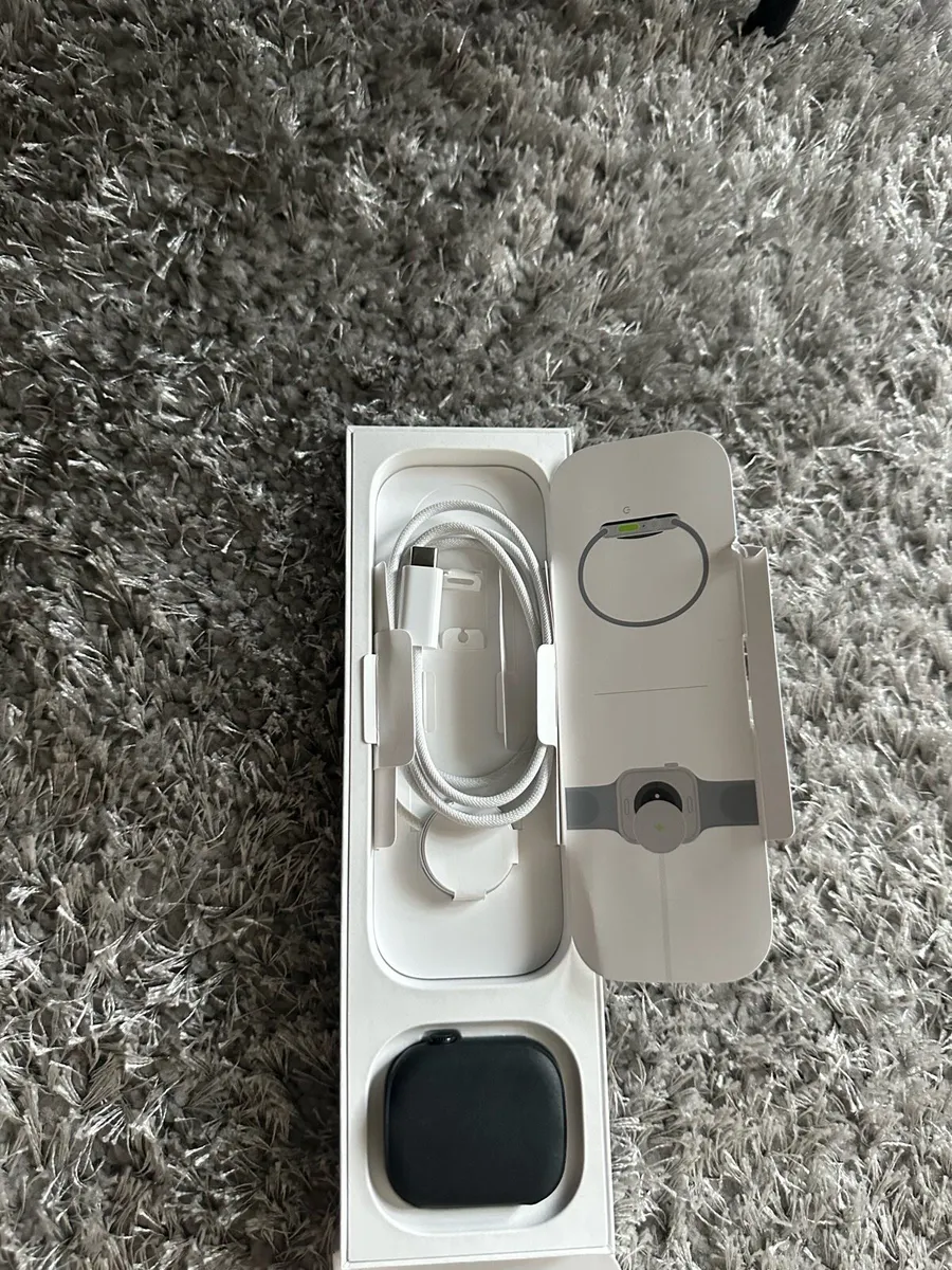 Apple Watch Series 10 – 46mm Jet Black (Like New) - Image 4
