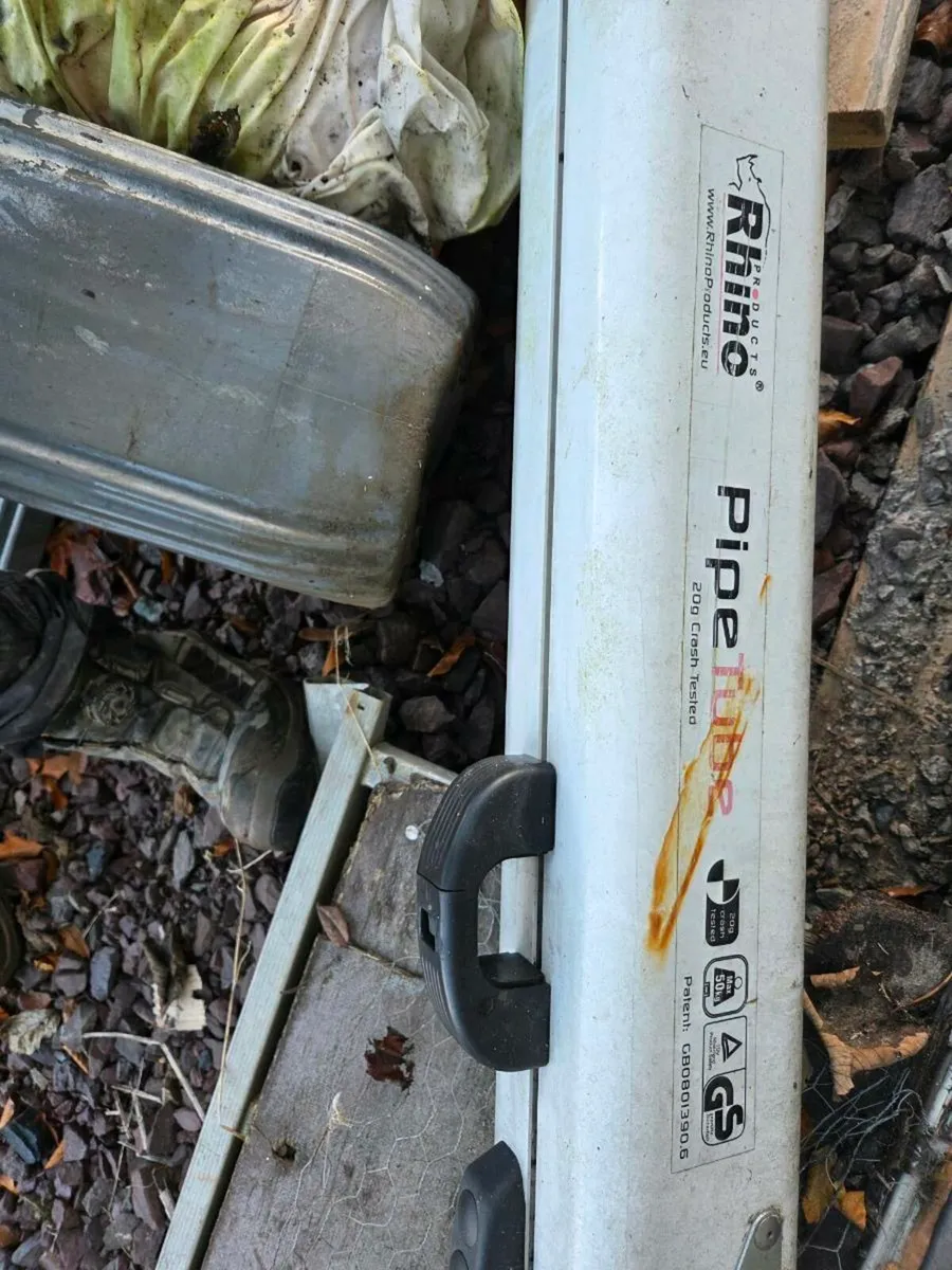 Pipes holder - Image 1