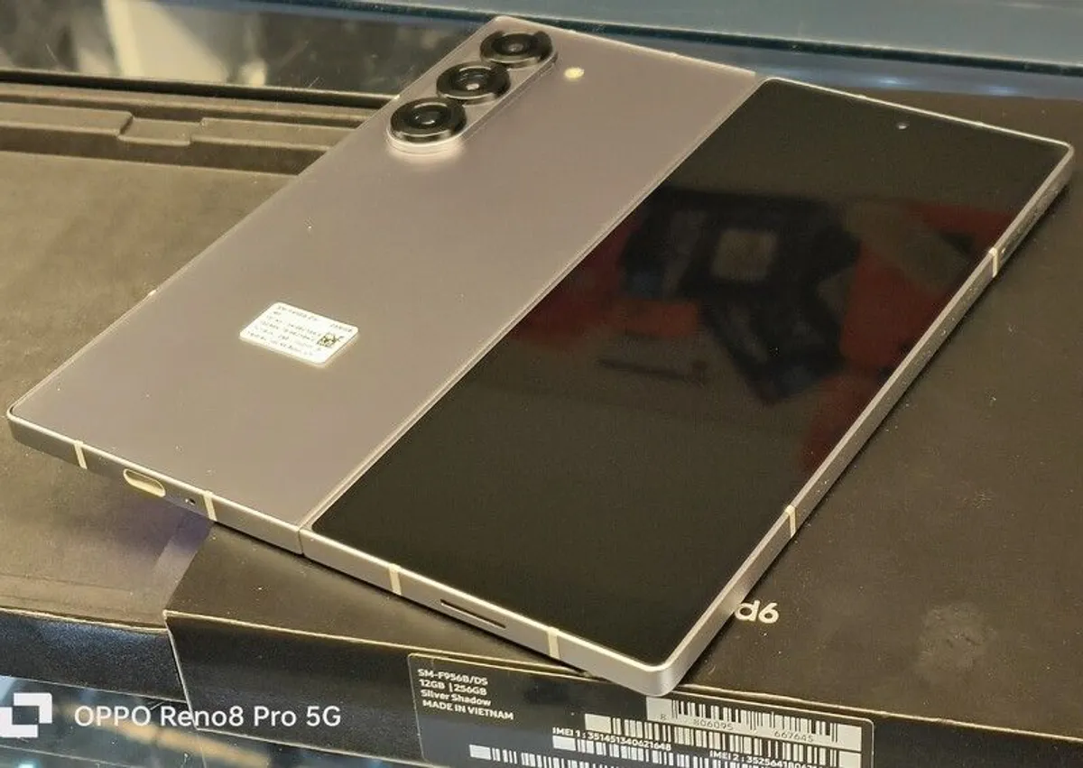 Samsung Galaxy Z Fold 6 12GB/ 256GB Dual Sim Unlocked Silver Shadow Grade A+ - Image 1