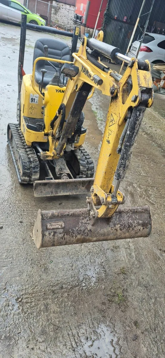 mini digger Yanmar - Image 1