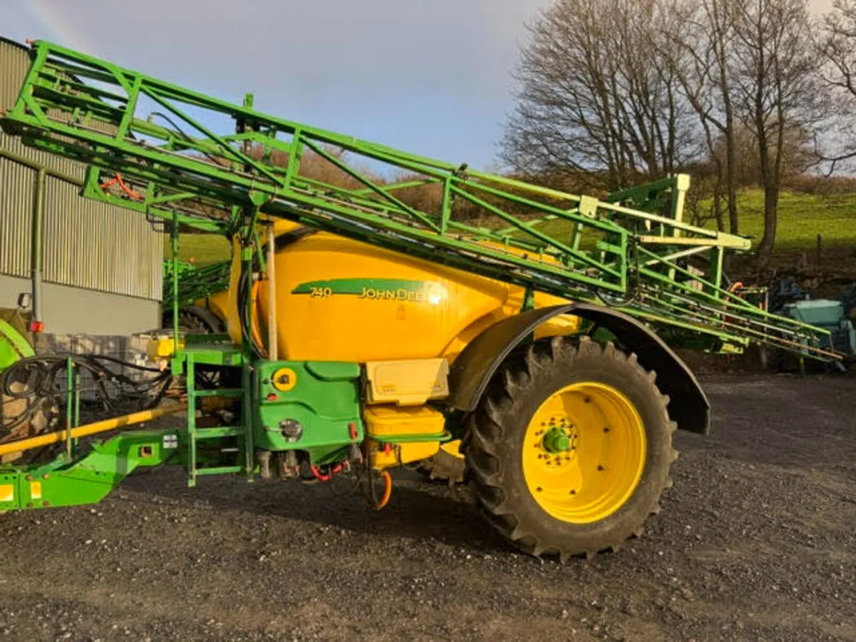 John Deere 740 - Trailed Sprayer - Image 1