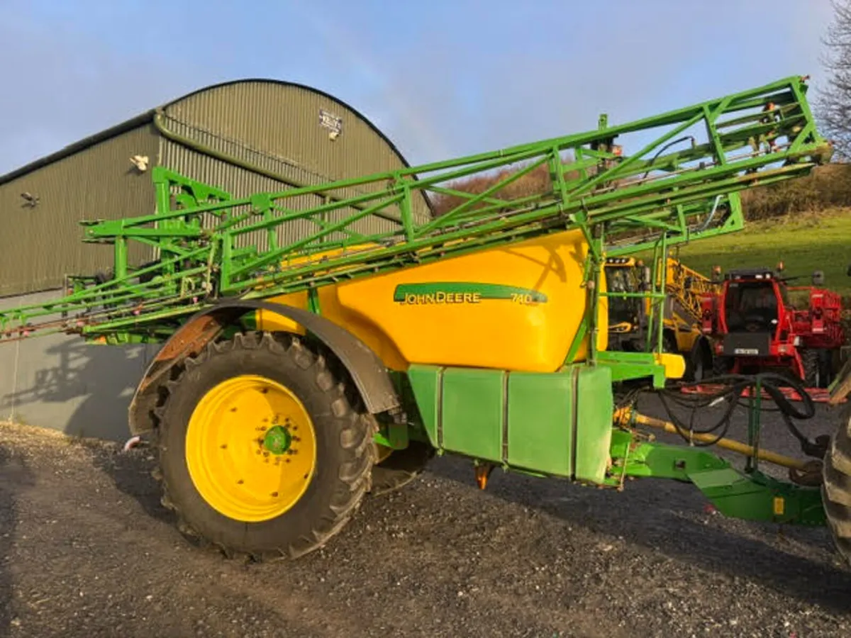 John Deere 740 - Trailed Sprayer - Image 3
