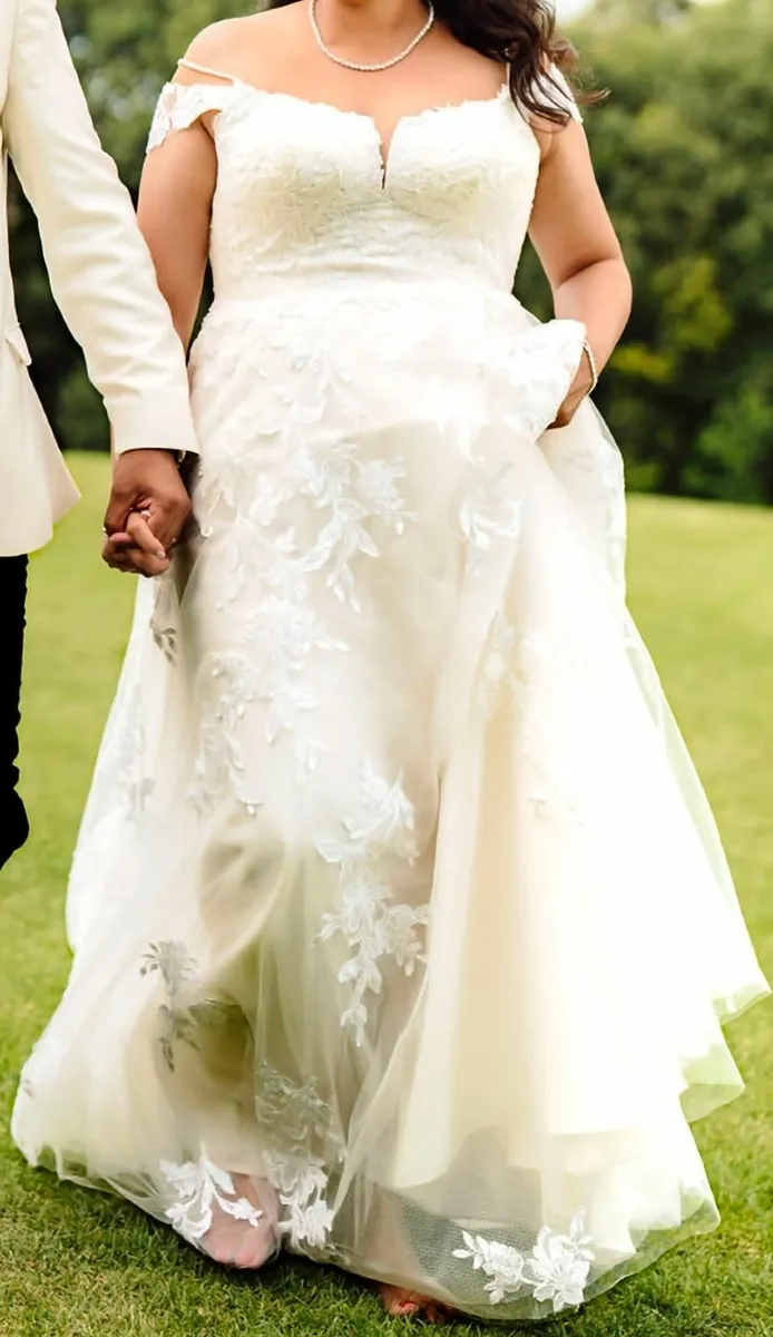 Elegant Wedding Gown – Size 16 -Jeutonic, Kilkenny - Image 2
