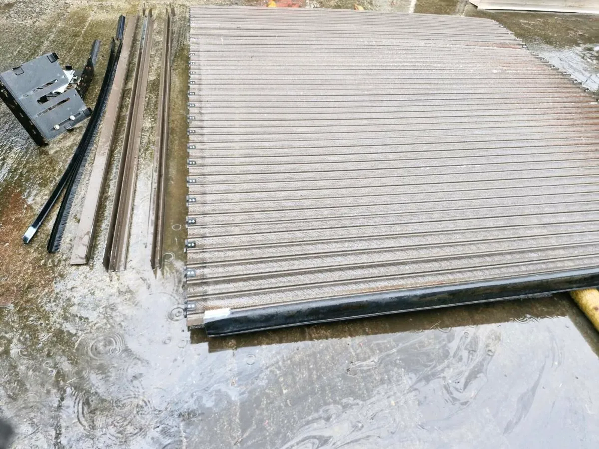 Roller shutter door - Image 1