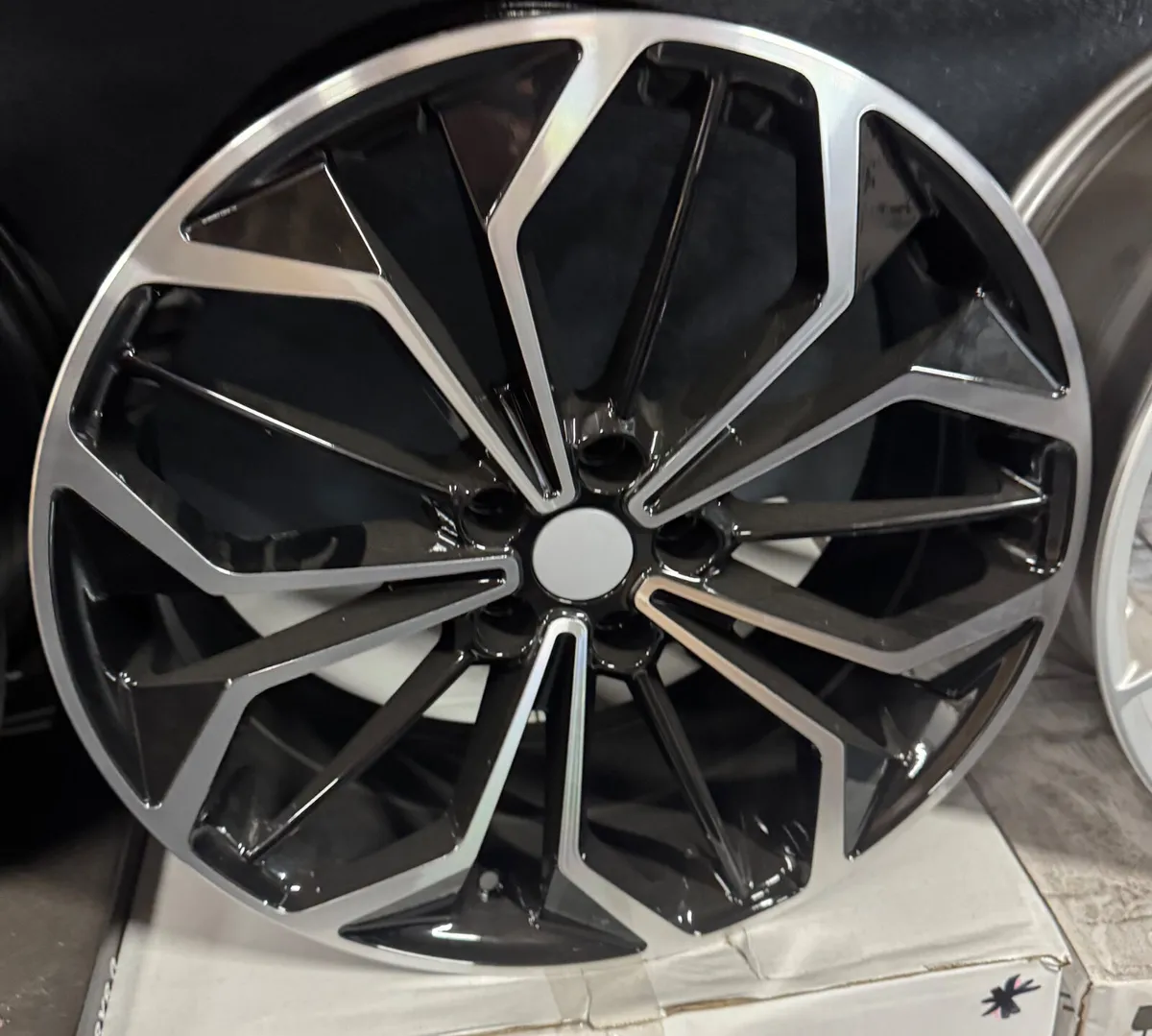 18” 5x108 st
