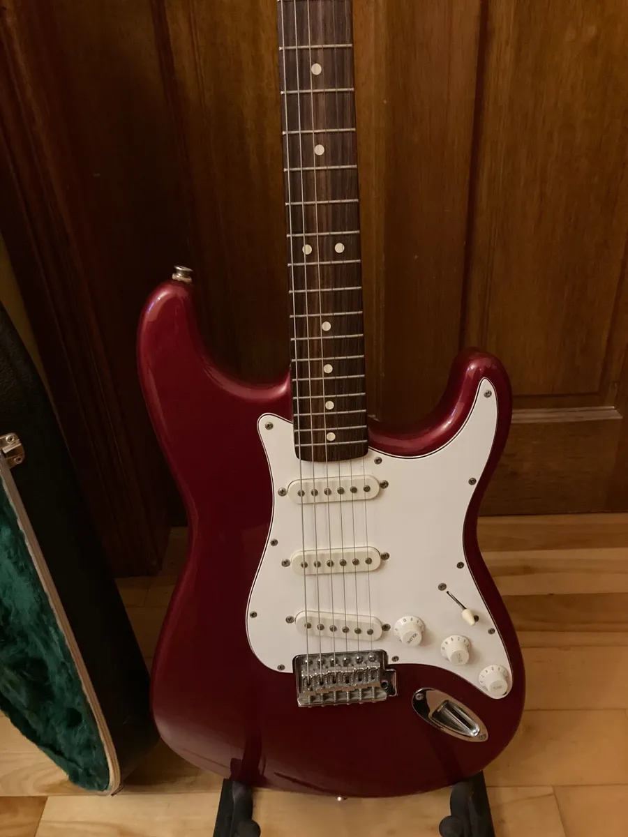 Fender Stratocaster - Image 3