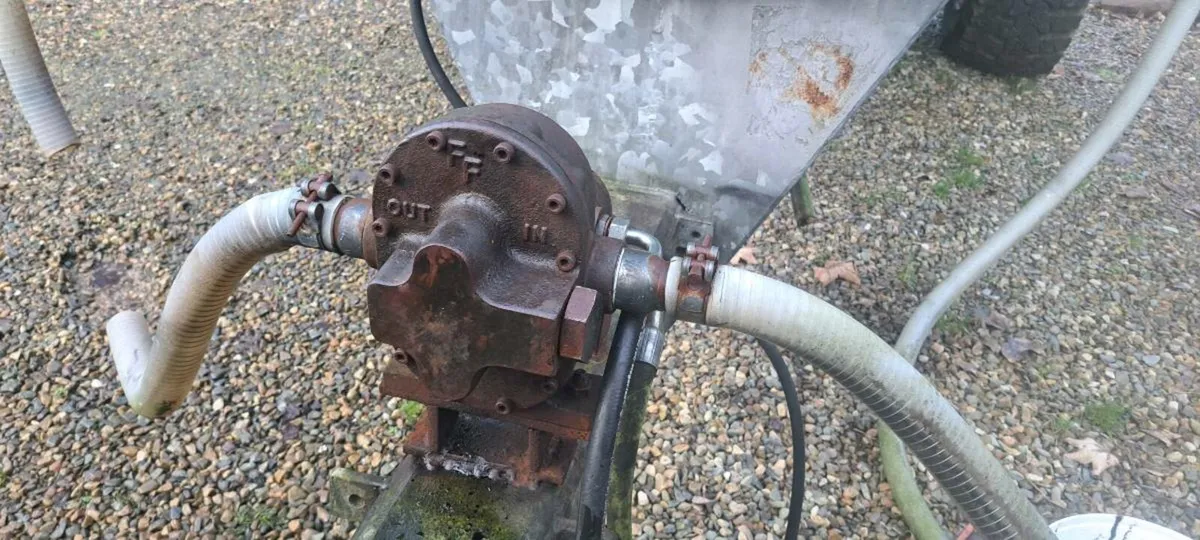 1600 gallon molasses  tank with pump - Image 4