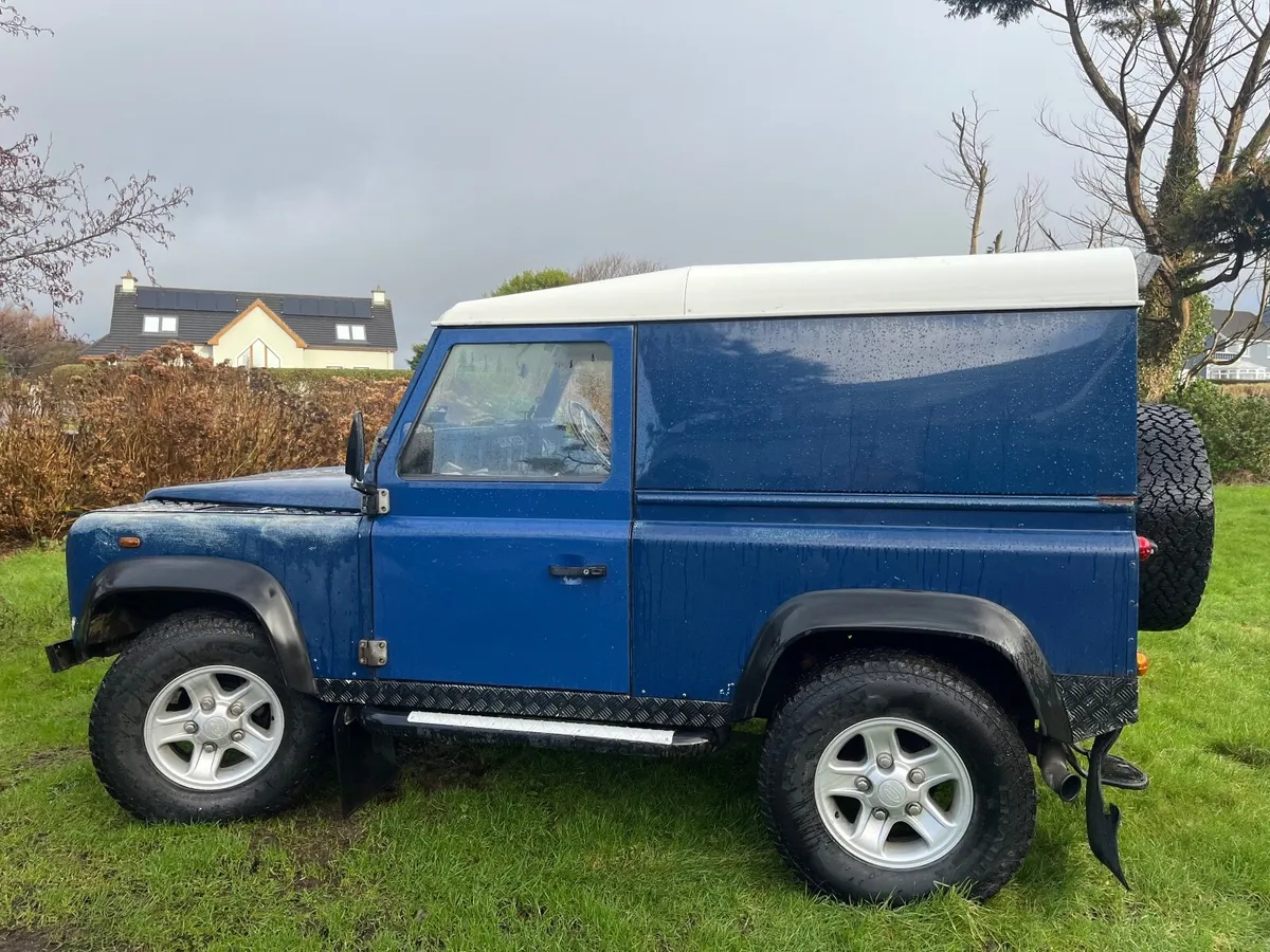 Land Rover Defender 2002 - Image 3