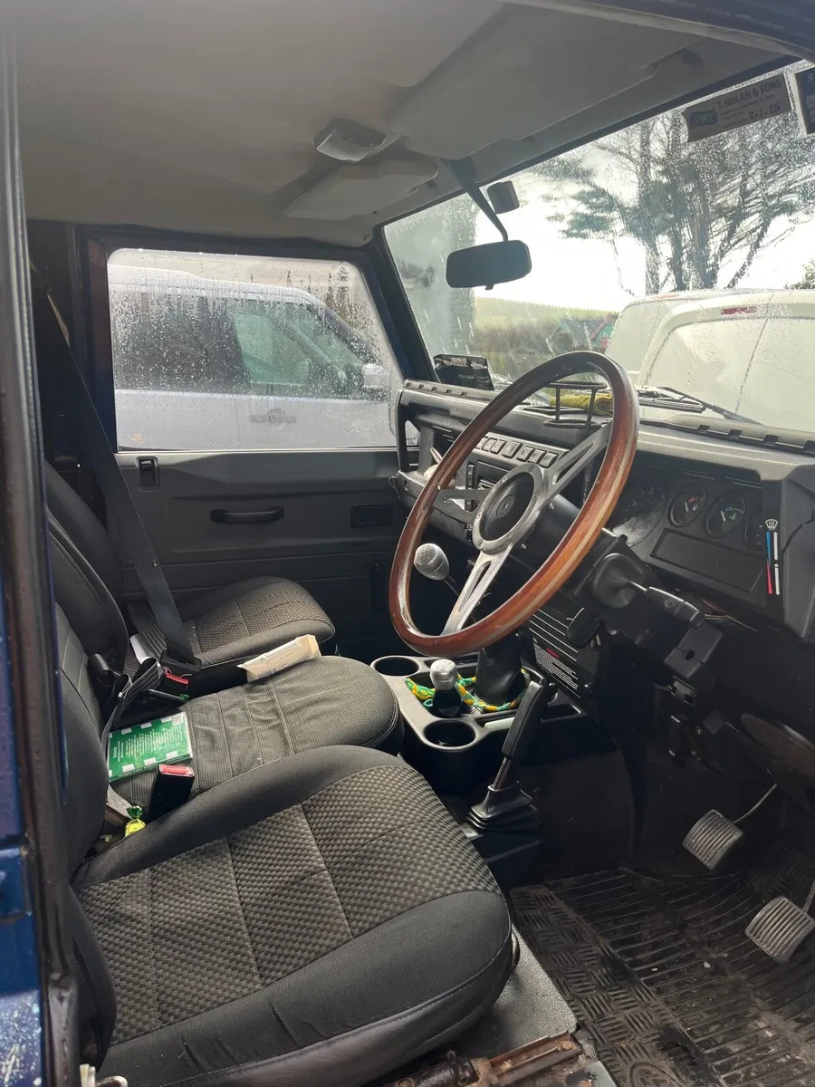 Land Rover Defender 2002 - Image 4