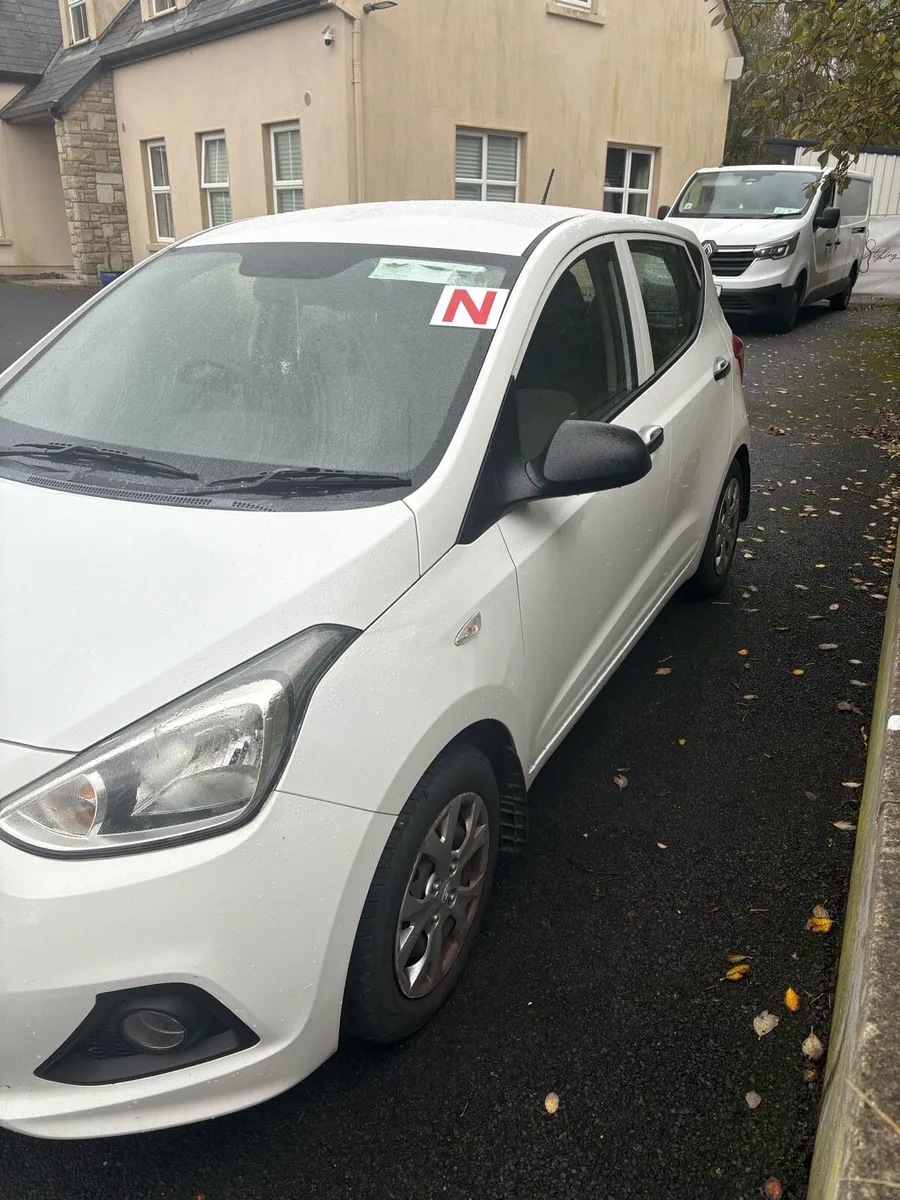 Hyundai i10 immaculate - Image 4